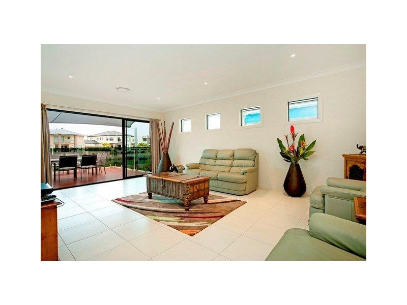 103 Compass Drive, Biggera Waters QLD 4216
