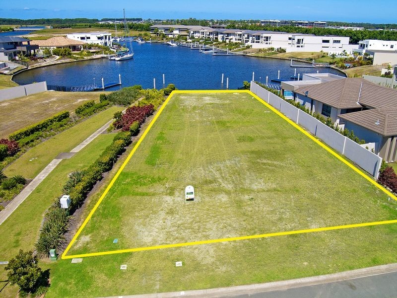 2225 Glengallon Way, Hope Island QLD 4212