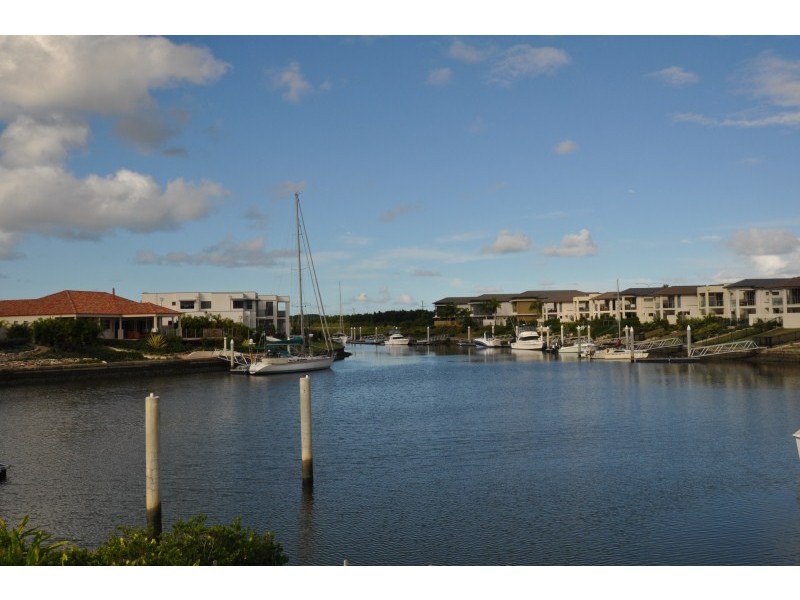 2225 Glengallon Way, Hope Island QLD 4212
