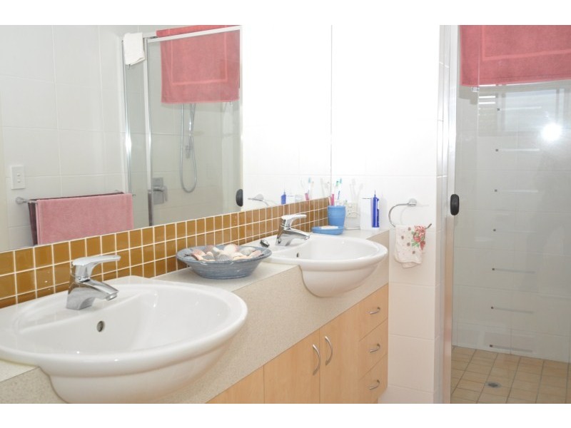 1/5 Oleander Avenue, Biggera Waters QLD 4216