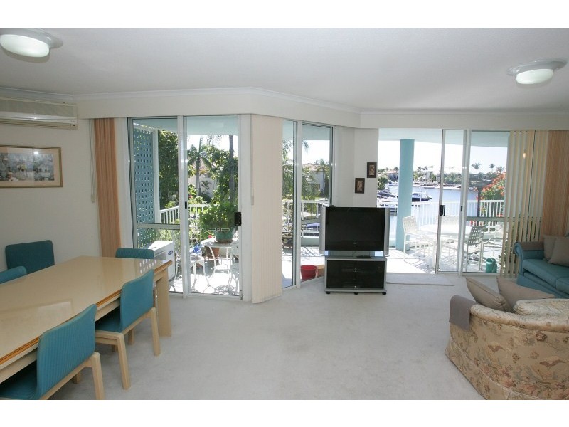 8/75 Morala Avenue, Runaway Bay QLD 4216