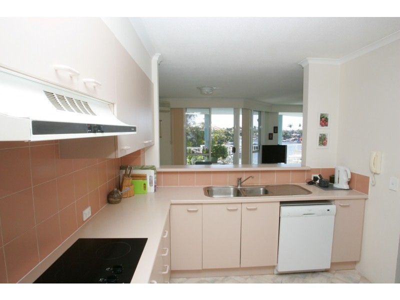8/75 Morala Avenue, Runaway Bay QLD 4216