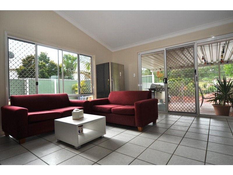 6 Nandi Terrace, Pacific Pines QLD 4211