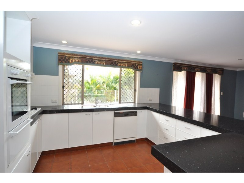 10 Carrumbella Drive, Arundel QLD 4214