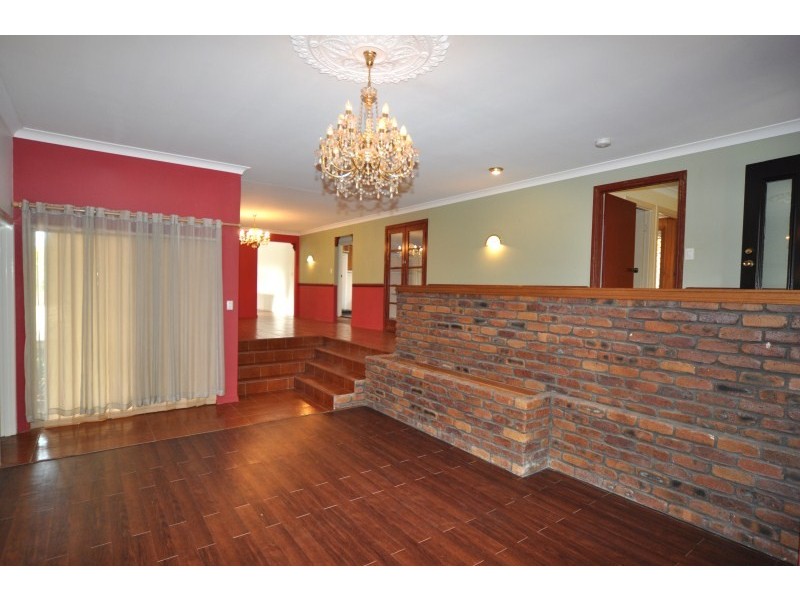 10 Carrumbella Drive, Arundel QLD 4214