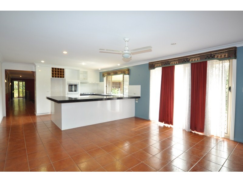 10 Carrumbella Drive, Arundel QLD 4214