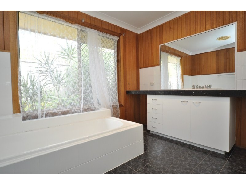 10 Carrumbella Drive, Arundel QLD 4214
