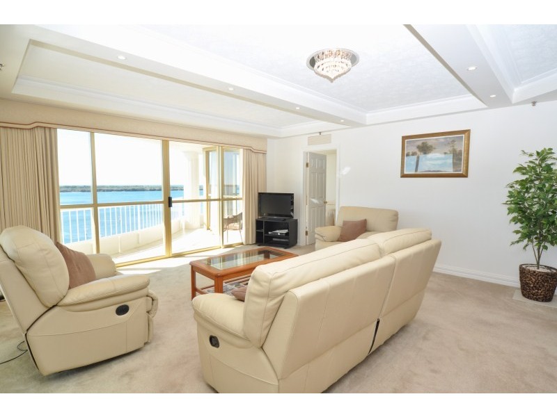 19/19 Oatland Esplanade, Runaway Bay QLD 4216