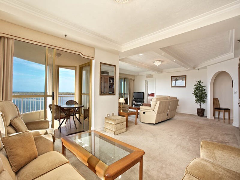 19/19 Oatland Esplanade, Runaway Bay QLD 4216