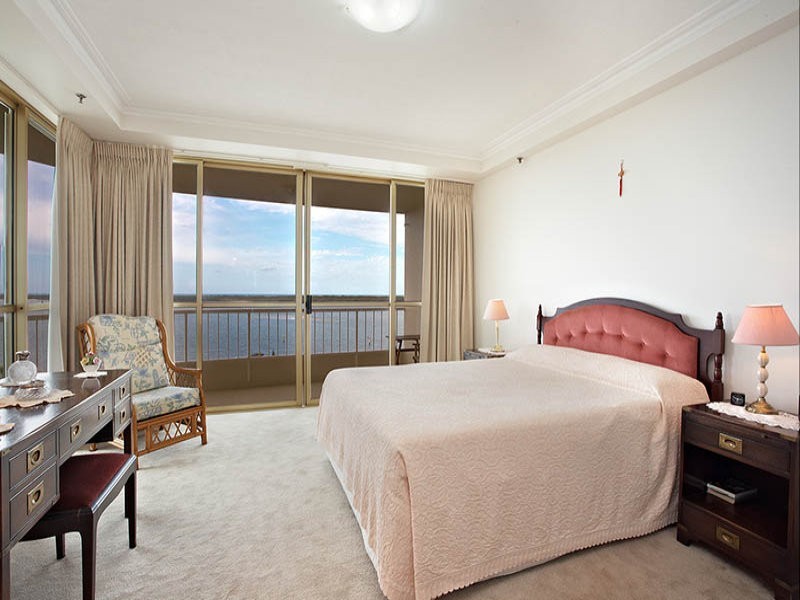 19/19 Oatland Esplanade, Runaway Bay QLD 4216