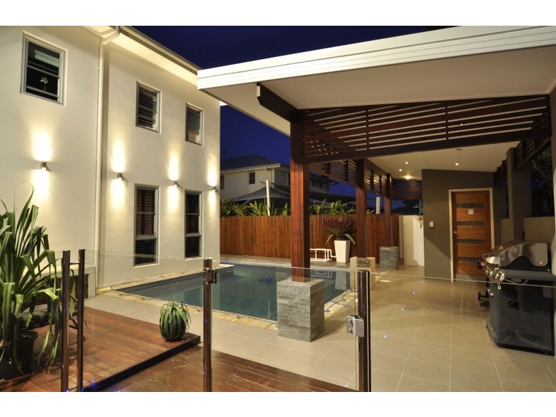 6 Torrevella Vista, Coombabah QLD 4216