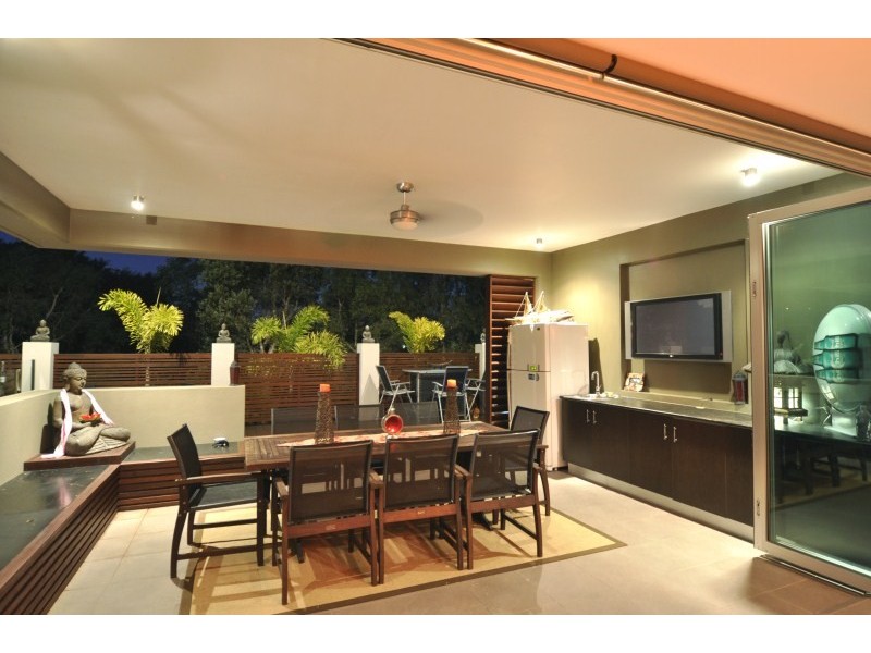 6 Torrevella Vista, Coombabah QLD 4216