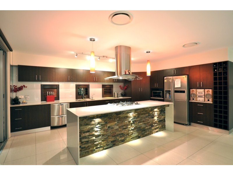 6 Torrevella Vista, Coombabah QLD 4216