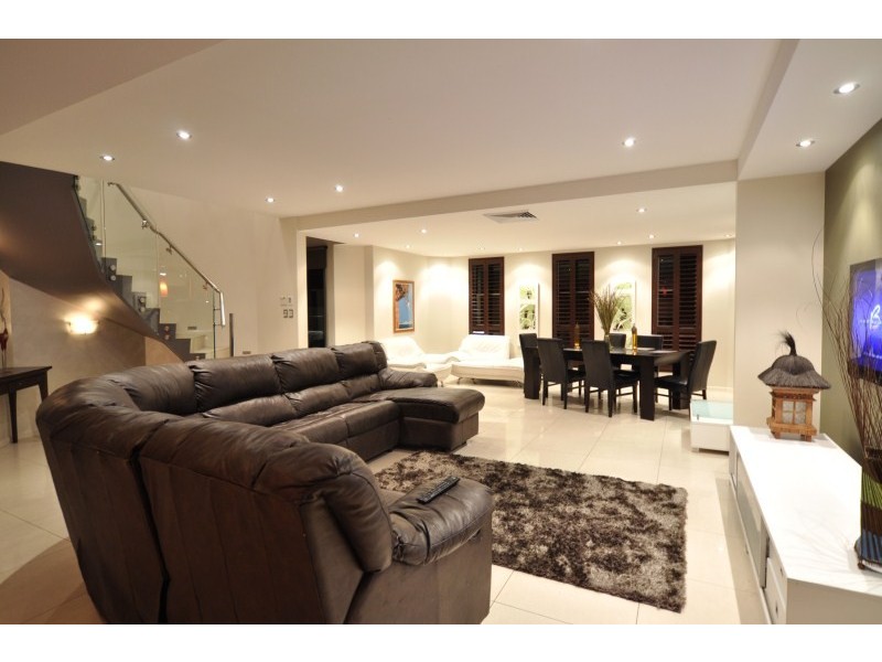 6 Torrevella Vista, Coombabah QLD 4216