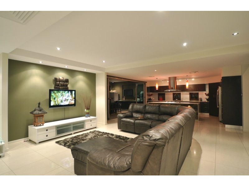 6 Torrevella Vista, Coombabah QLD 4216