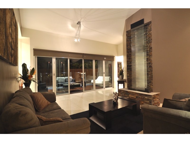 6 Torrevella Vista, Coombabah QLD 4216