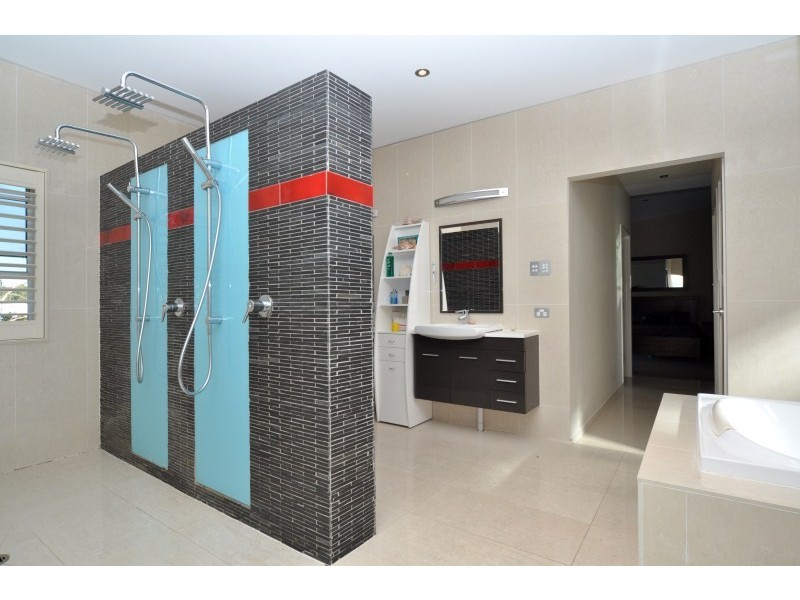 6 Torrevella Vista, Coombabah QLD 4216