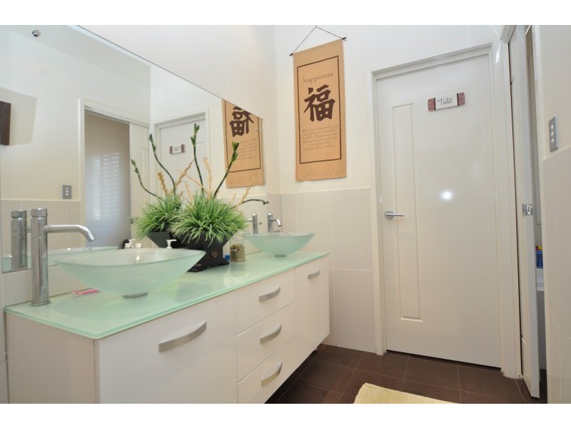 6 Torrevella Vista, Coombabah QLD 4216