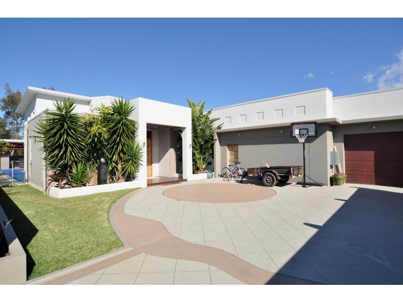 6 Torrevella Vista, Coombabah QLD 4216