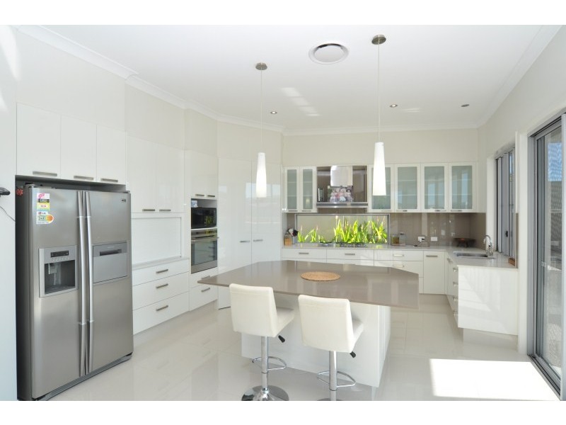 31 South Quay Drive, Biggera Waters QLD 4216