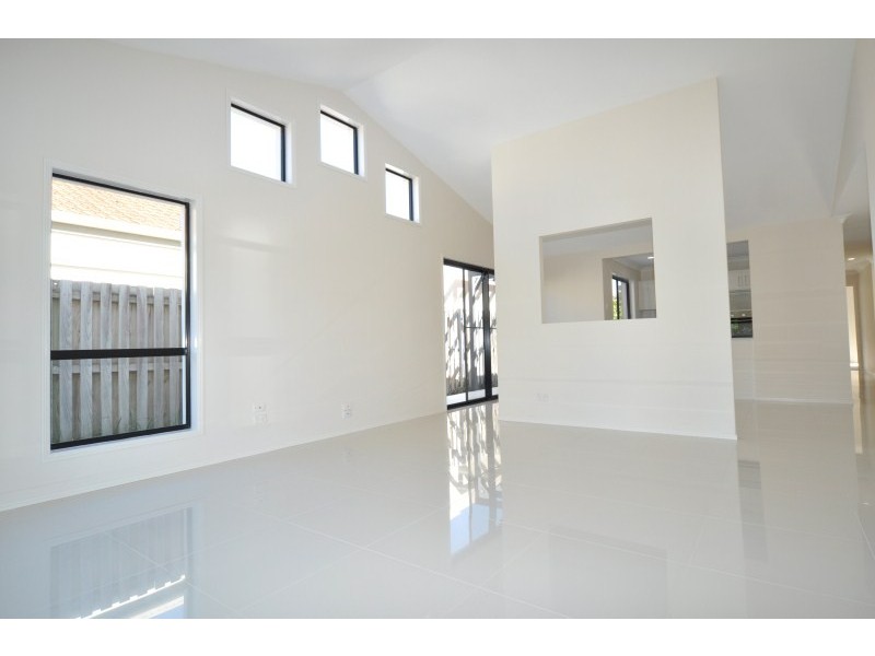 1/15 Lee Road, Runaway Bay QLD 4216