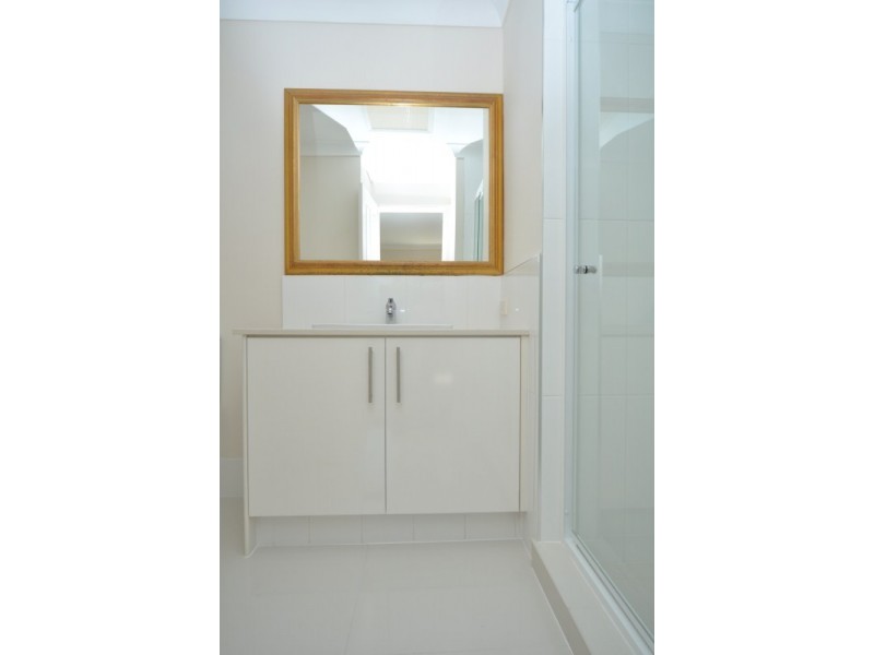 1/15 Lee Road, Runaway Bay QLD 4216