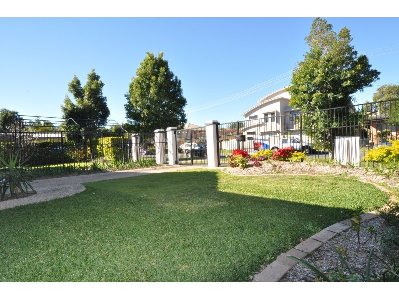 1/15 Lee Road, Runaway Bay QLD 4216