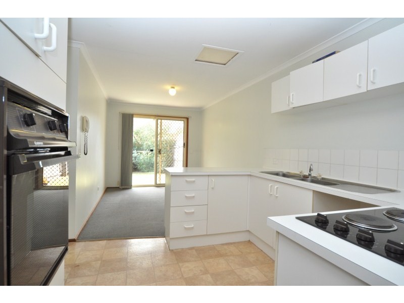 2/189 Central Street, Labrador QLD 4215