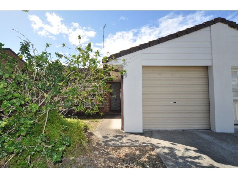 2/189 Central Street, Labrador QLD 4215