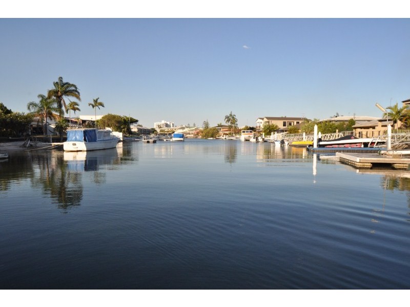 5 Vaggelas Crescent, Biggera Waters QLD 4216