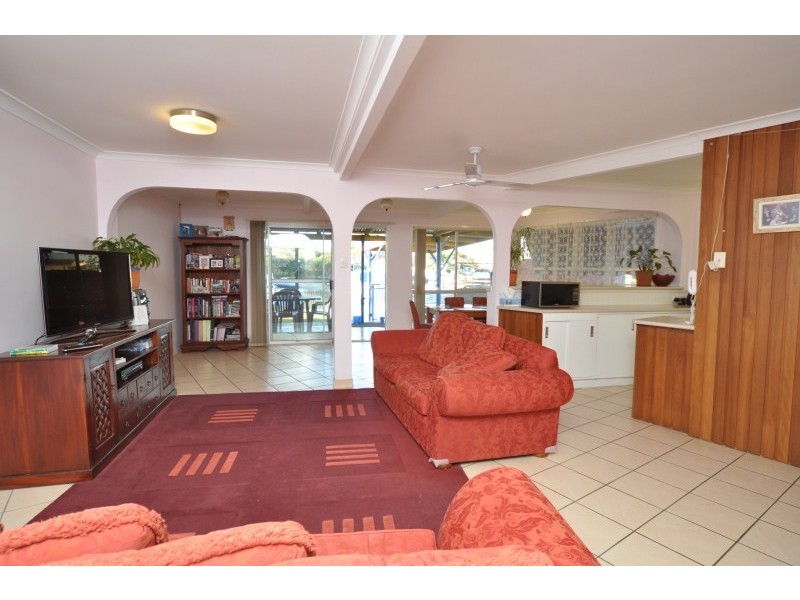5 Vaggelas Crescent, Biggera Waters QLD 4216