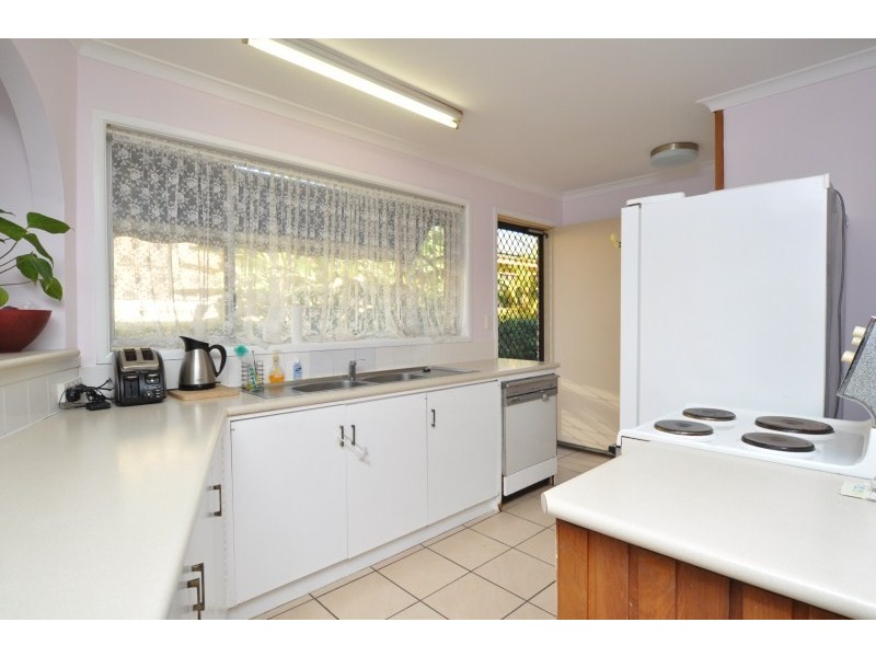 5 Vaggelas Crescent, Biggera Waters QLD 4216