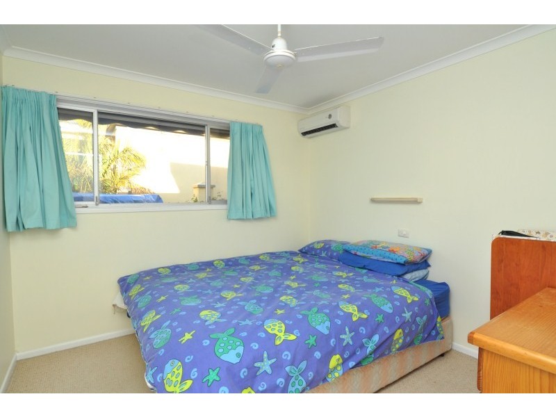 5 Vaggelas Crescent, Biggera Waters QLD 4216