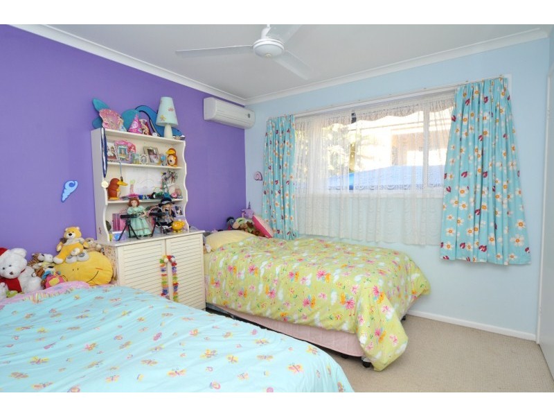 5 Vaggelas Crescent, Biggera Waters QLD 4216