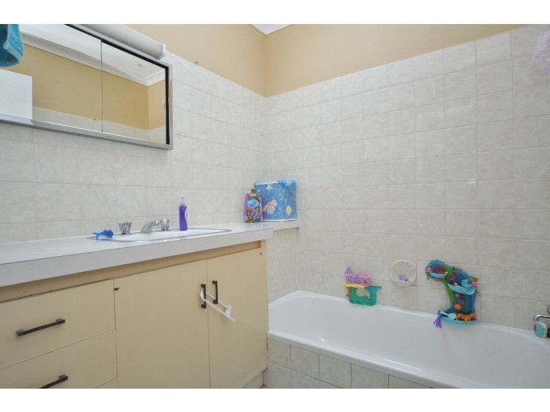 5 Vaggelas Crescent, Biggera Waters QLD 4216