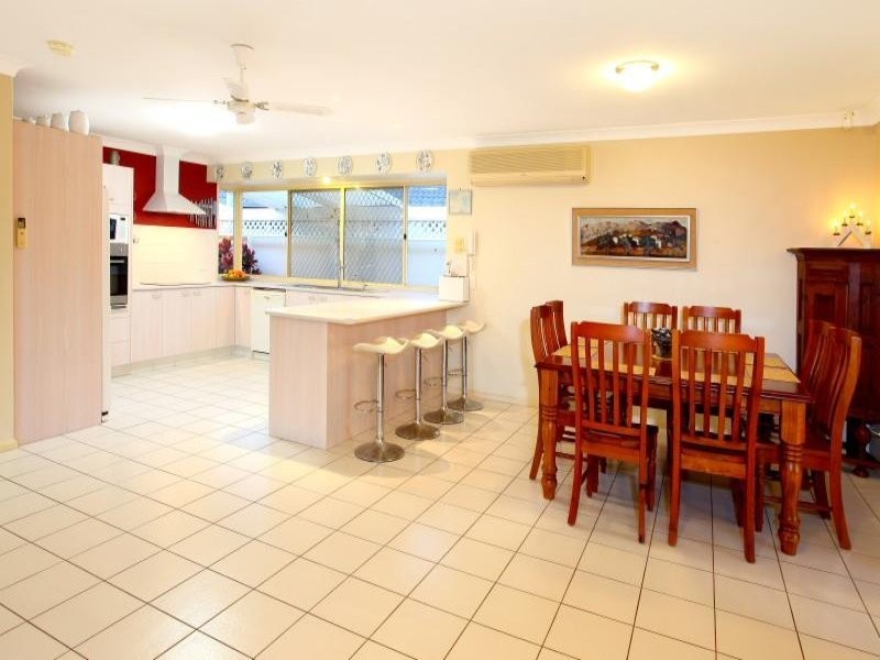 34 Nirvana Court, Runaway Bay QLD 4216