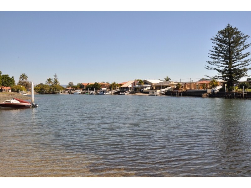 2/11 Taylor Street, Biggera Waters QLD 4216