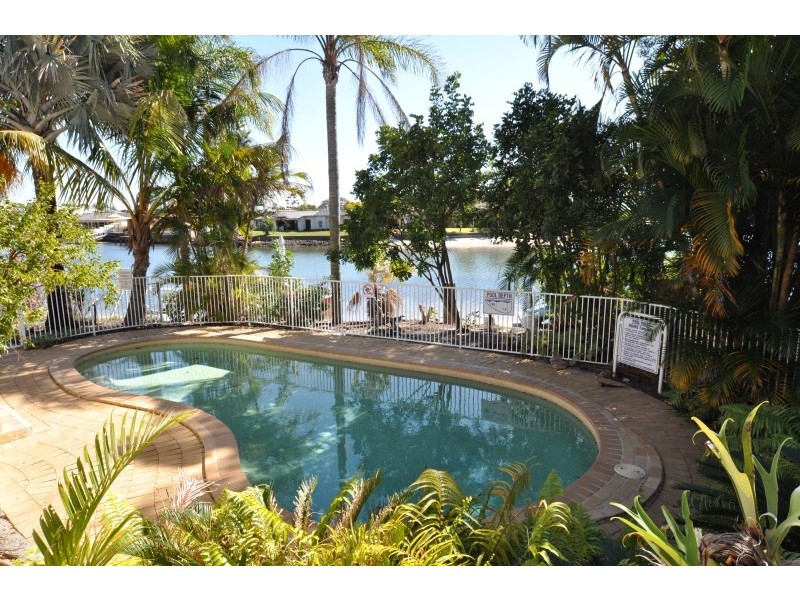 2/11 Taylor Street, Biggera Waters QLD 4216