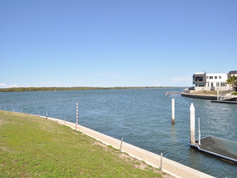 61 Knightsbridge Parade East, Paradise Point QLD 4216
