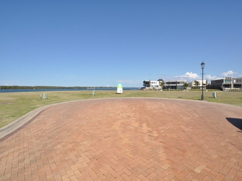 61 Knightsbridge Parade East, Paradise Point QLD 4216