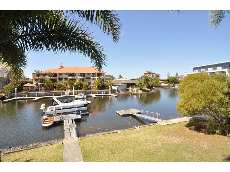 4/73 Bayview Street, Runaway Bay QLD 4216