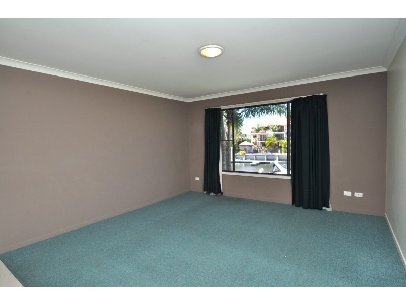 4/73 Bayview Street, Runaway Bay QLD 4216