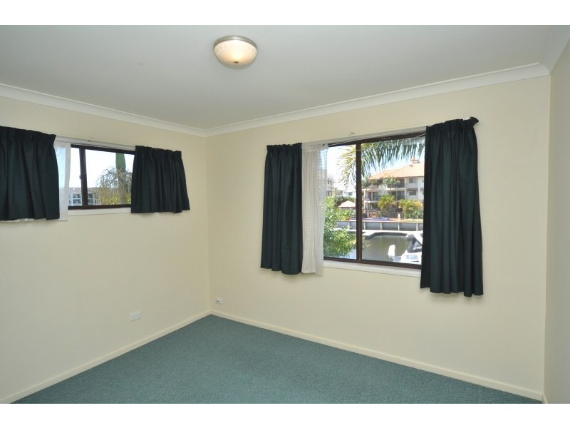 4/73 Bayview Street, Runaway Bay QLD 4216