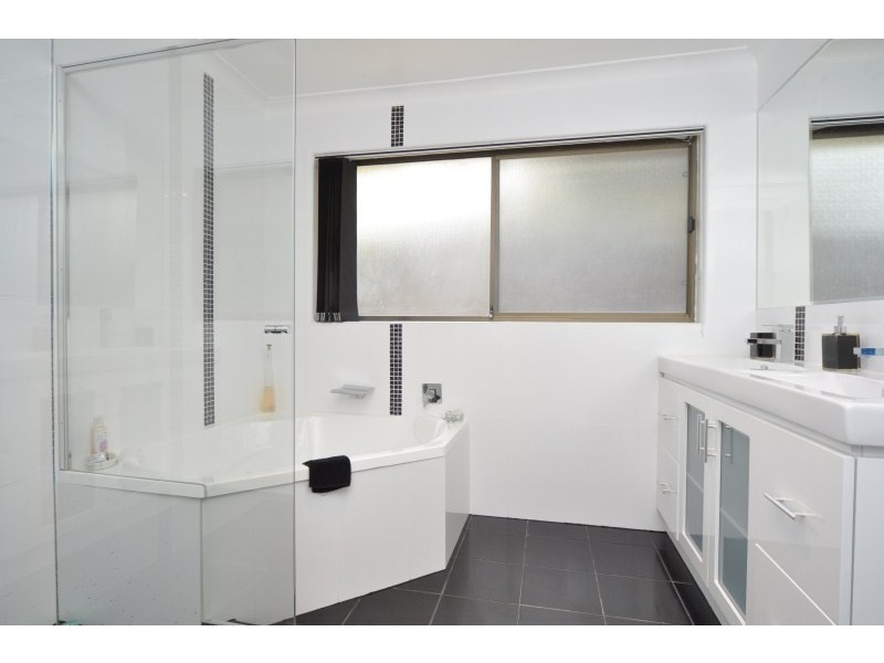 19 Tooraneedin Road, Coomera QLD 4209