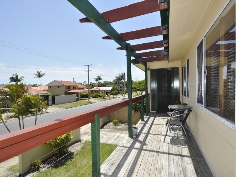 84 Poinsettia Avenue, Runaway Bay QLD 4216