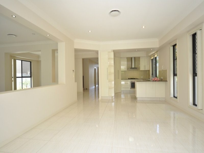 1018 Lakeview Terrace, Benowa QLD 4217