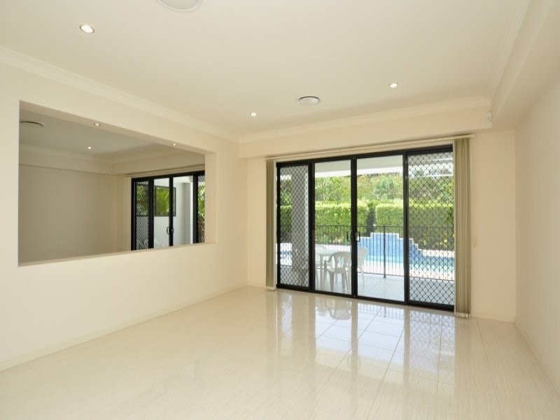 1018 Lakeview Terrace, Benowa QLD 4217