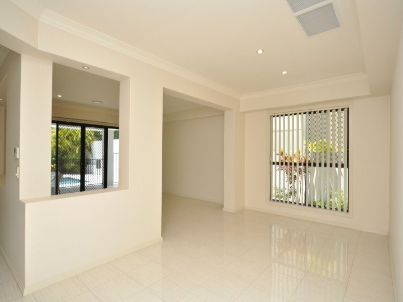 1018 Lakeview Terrace, Benowa QLD 4217