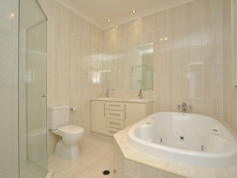 1018 Lakeview Terrace, Benowa QLD 4217