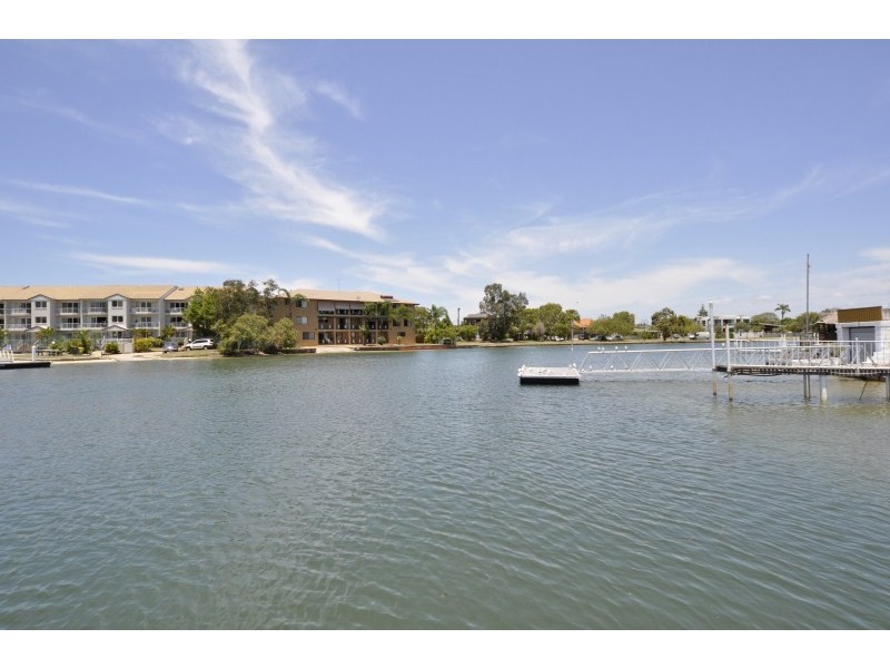 2/48 Vaggelas Crescent, Biggera Waters QLD 4216